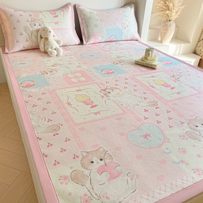 91家纺网 家纺一手货源 找家纺 柒月家居 2026新款小清新印花冰藤系列凉席席子-平铺款 甜心喵语