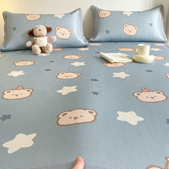 91家纺网 家纺一手货源 找家纺 柒月家居 2026新款小清新印花冰藤系列凉席席子-平铺款 星梦小熊