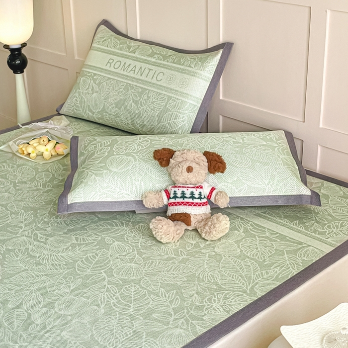 91家纺网 家纺一手货源 找家纺 柒月家居 2026新款小清新印花冰藤系列凉席席子-平铺款 绿茵