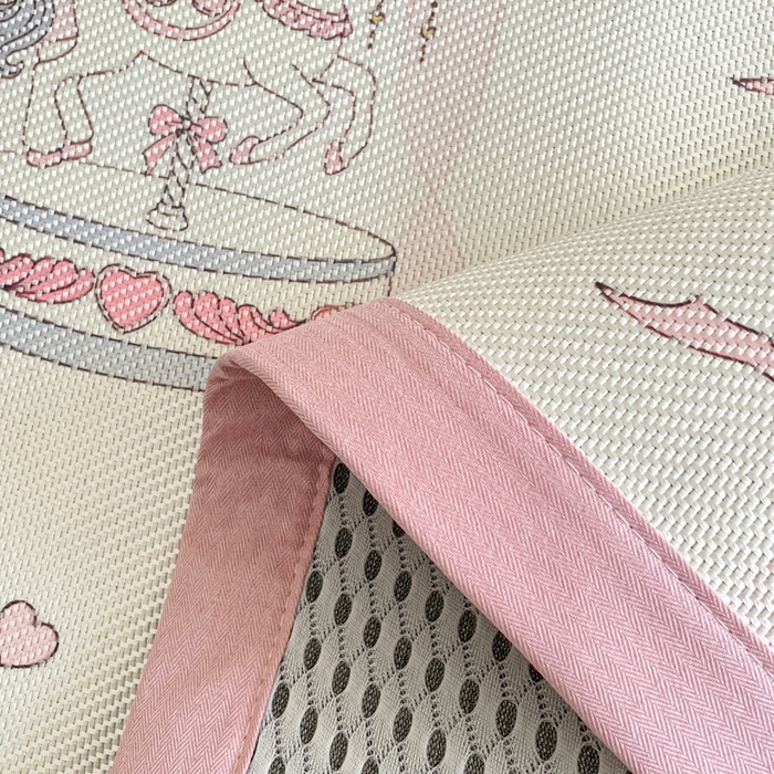 91家纺网 家纺一手货源 找家纺 柒月家居 2026新款小清新印花冰藤系列凉席席子-平铺款 粉梦木马