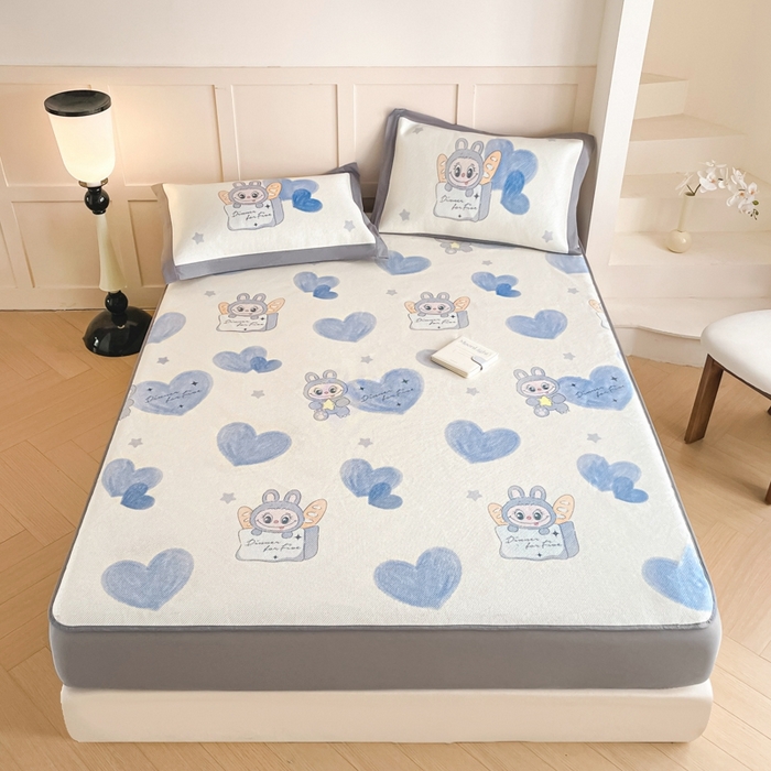 91家纺网 家纺一手货源 找家纺 柒月家居 2026新款小清新印花冰藤凉席席子-床笠款 爱心布布