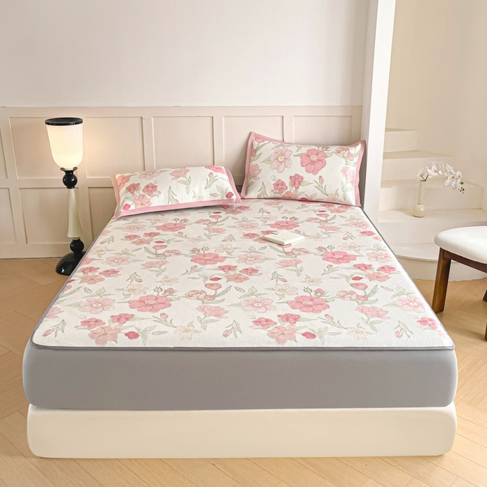 91家纺网 家纺一手货源 找家纺 柒月家居 2026新款小清新印花冰藤凉席席子-床笠款 粉色花海