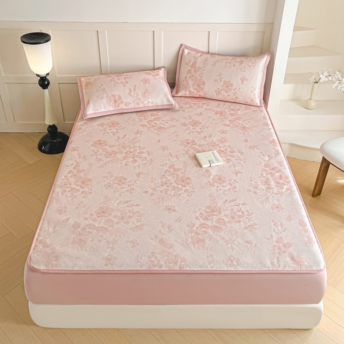 91家纺网 家纺一手货源 找家纺 柒月家居 2026新款小清新印花冰藤凉席席子-床笠款 花间-粉