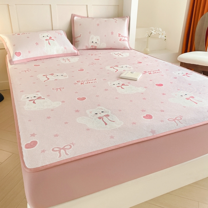 91家纺网 家纺一手货源 找家纺 柒月家居 2026新款小清新印花冰藤凉席席子-床笠款 猫猫日记