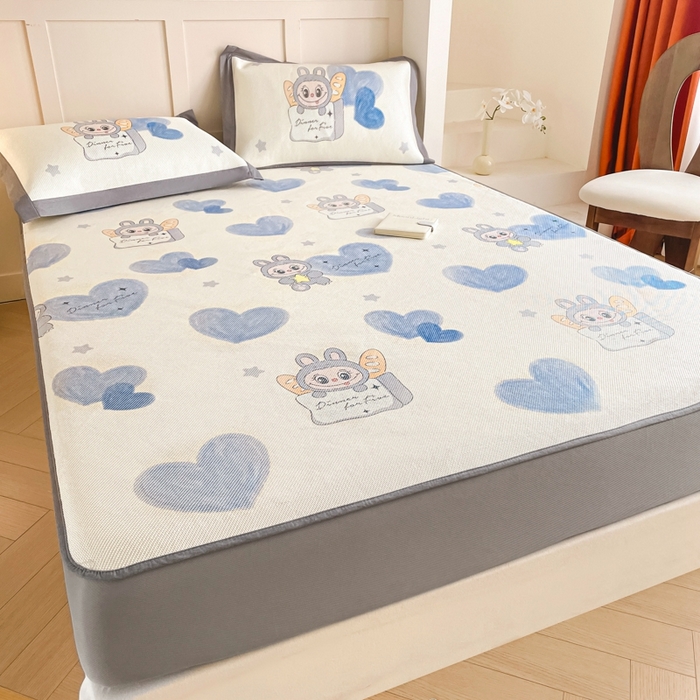 91家纺网 家纺一手货源 找家纺 柒月家居 2026新款小清新印花冰藤凉席席子-床笠款 爱心布布