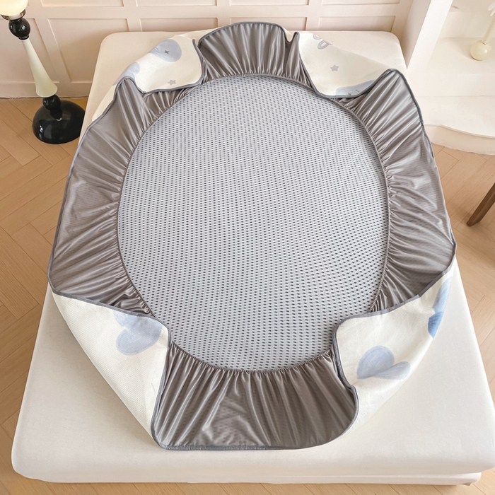 91家纺网 家纺一手货源 找家纺 柒月家居 2026新款小清新印花冰藤凉席席子-床笠款 爱心布布