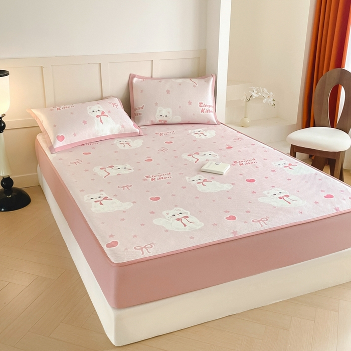 91家纺网 家纺一手货源 找家纺 柒月家居 2026新款小清新印花冰藤凉席席子-床笠款 猫猫日记