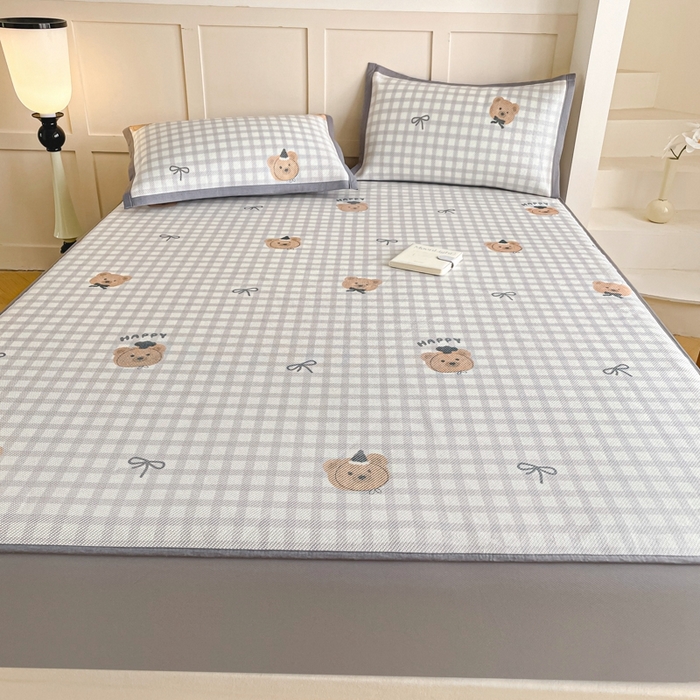 91家纺网 家纺一手货源 找家纺 柒月家居 2026新款小清新印花冰藤凉席席子-床笠款 格格熊