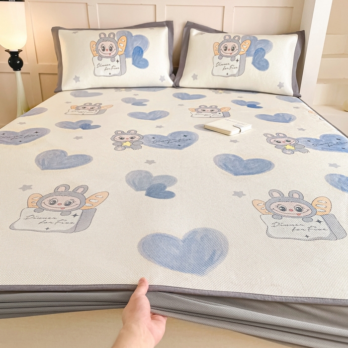 91家纺网 家纺一手货源 找家纺 柒月家居 2026新款小清新印花冰藤凉席席子-床笠款 爱心布布