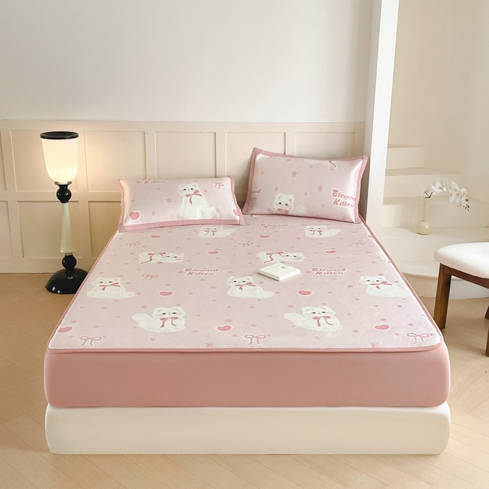 91家纺网 家纺一手货源 找家纺 柒月家居 2026新款小清新印花冰藤凉席席子-床笠款 猫猫日记