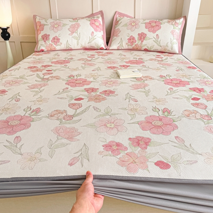 91家纺网 家纺一手货源 找家纺 柒月家居 2026新款小清新印花冰藤凉席席子-床笠款 粉色花海