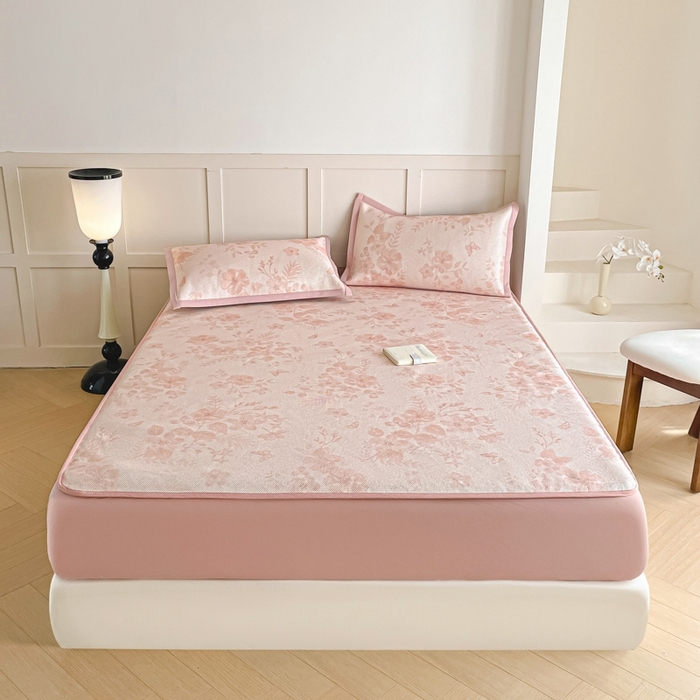 91家纺网 家纺一手货源 找家纺 柒月家居 2026新款小清新印花冰藤凉席席子-床笠款 花间-粉