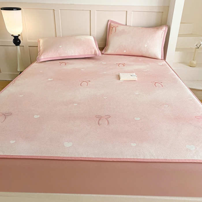 91家纺网 家纺一手货源 找家纺 柒月家居 2026新款小清新印花冰藤凉席席子-床笠款 爱心蝴蝶结