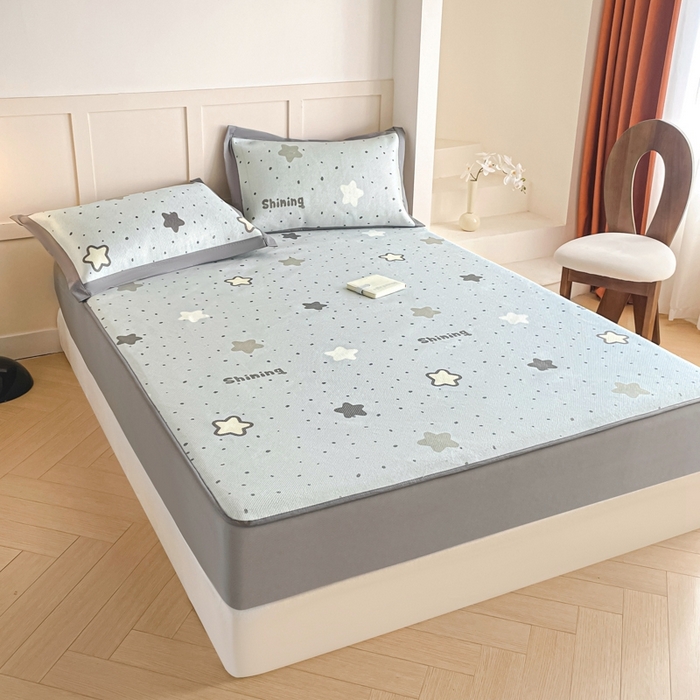 91家纺网 家纺一手货源 找家纺 柒月家居 2026新款小清新印花冰藤凉席席子-床笠款 夜空