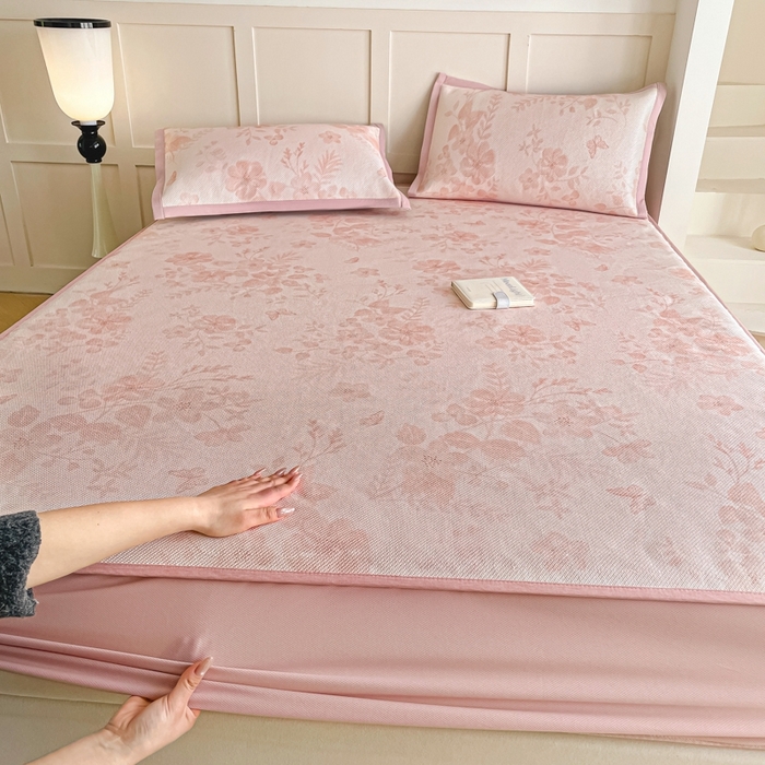 91家纺网 家纺一手货源 找家纺 柒月家居 2026新款小清新印花冰藤凉席席子-床笠款 花间-粉