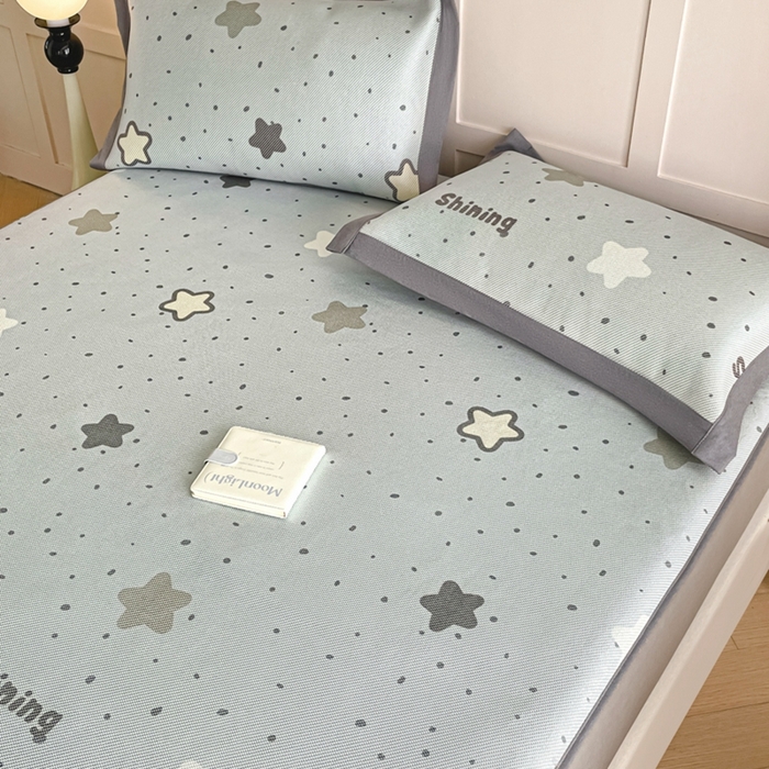 91家纺网 家纺一手货源 找家纺 柒月家居 2026新款小清新印花冰藤凉席席子-床笠款 夜空