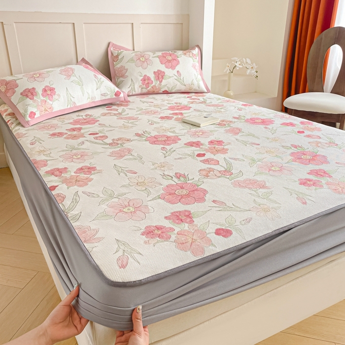 91家纺网 家纺一手货源 找家纺 柒月家居 2026新款小清新印花冰藤凉席席子-床笠款 粉色花海