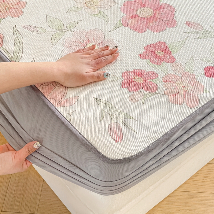 91家纺网 家纺一手货源 找家纺 柒月家居 2026新款小清新印花冰藤凉席席子-床笠款 粉色花海