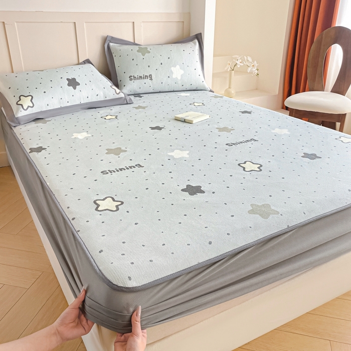 91家纺网 家纺一手货源 找家纺 柒月家居 2026新款小清新印花冰藤凉席席子-床笠款 夜空