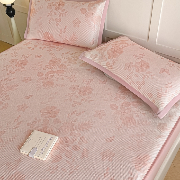 91家纺网 家纺一手货源 找家纺 柒月家居 2026新款小清新印花冰藤凉席席子-床笠款 花间-粉