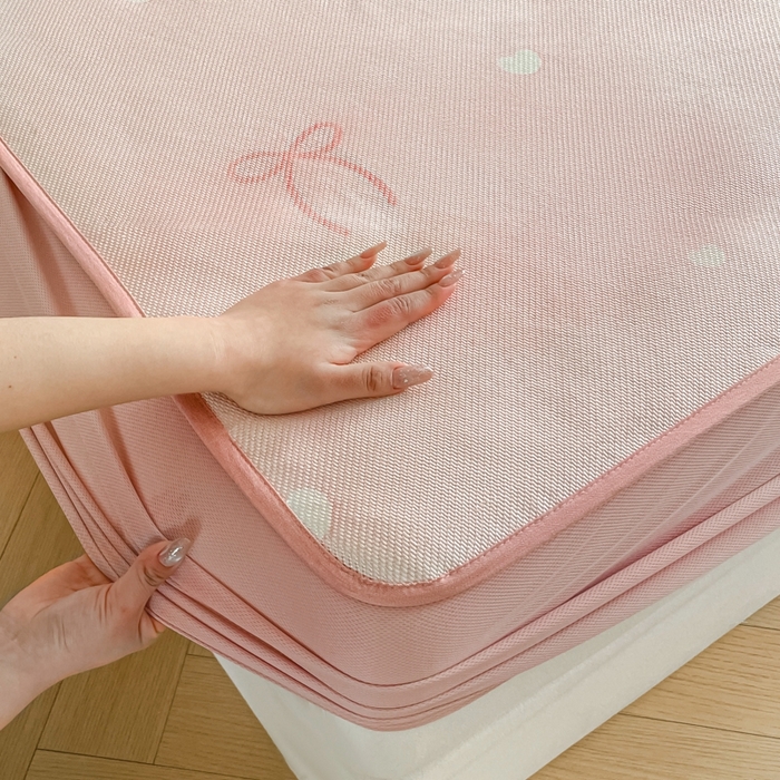 91家纺网 家纺一手货源 找家纺 柒月家居 2026新款小清新印花冰藤凉席席子-床笠款 爱心蝴蝶结