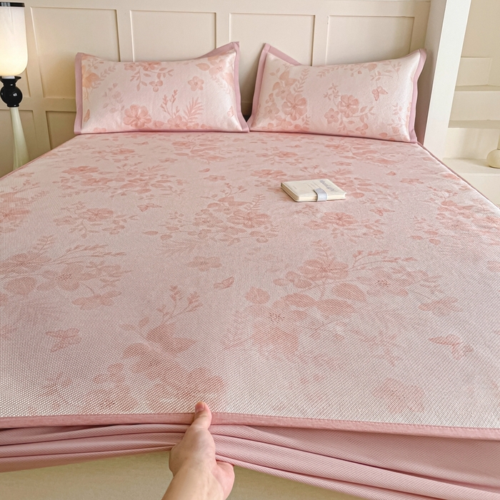 91家纺网 家纺一手货源 找家纺 柒月家居 2026新款小清新印花冰藤凉席席子-床笠款 花间-粉