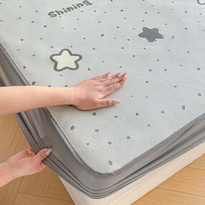 91家纺网 家纺一手货源 找家纺 柒月家居 2026新款小清新印花冰藤凉席席子-床笠款 夜空