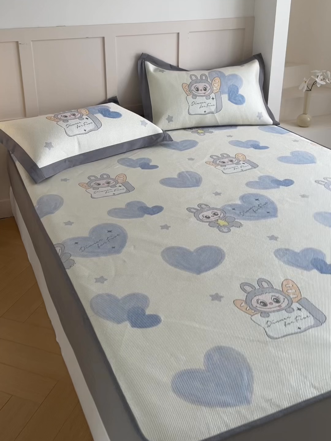 91家纺网 家纺一手货源 找家纺 （总）柒月家居 2026新款小清新印花冰藤凉席席子-床笠款