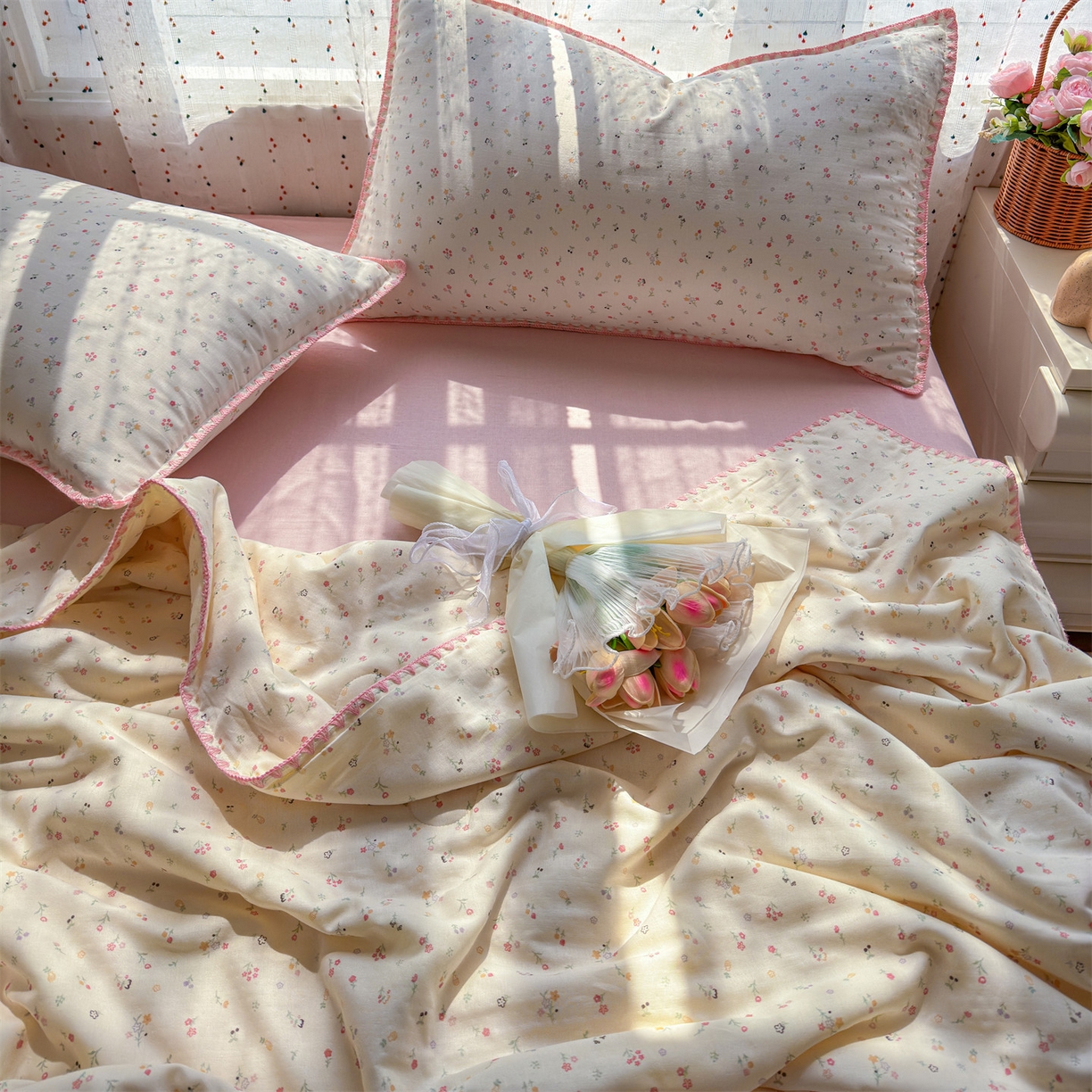 91家纺网 家纺一手货源 找家纺 被窝家纺 2026春夏新款贝壳边全棉双层纱大豆夏凉被空调被夏被四件套 小野花