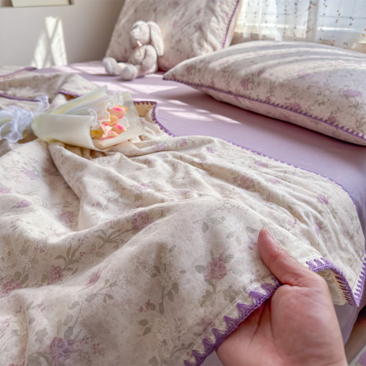91家纺网 家纺一手货源 找家纺 被窝家纺 2026春夏新款贝壳边全棉双层纱大豆夏凉被空调被夏被四件套 紫罗兰