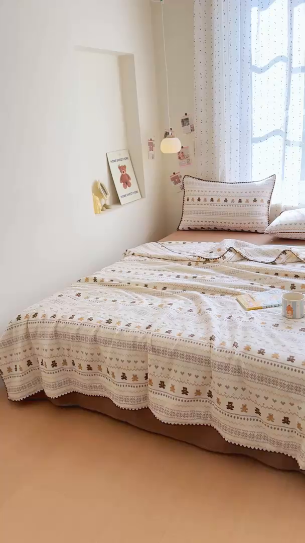 91家纺网 家纺一手货源 找家纺 被窝家纺 2026春夏新款贝壳边全棉双层纱大豆夏凉被空调被夏被四件套 费尔岛小熊