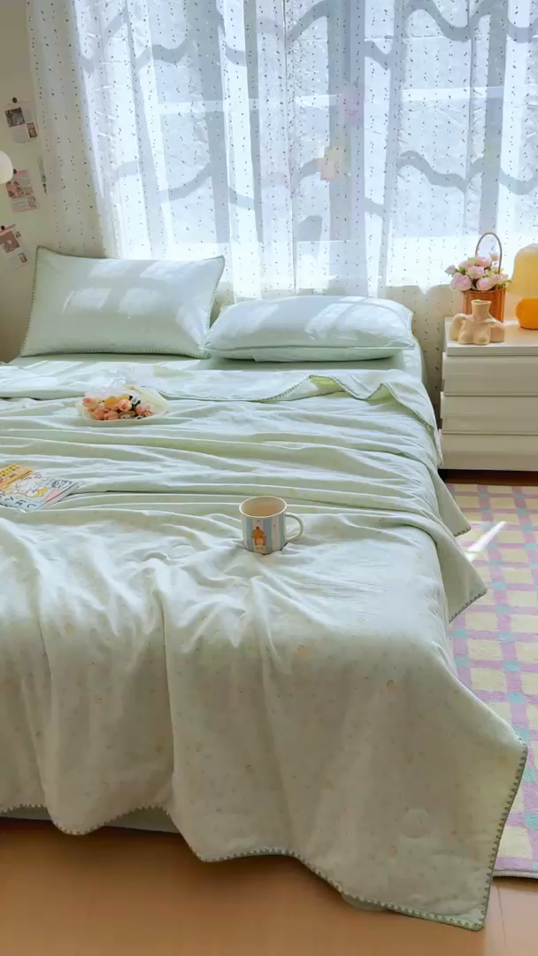 91家纺网 家纺一手货源 找家纺 被窝家纺 2026春夏新款贝壳边全棉双层纱大豆夏凉被空调被夏被四件套 绿玫瑰