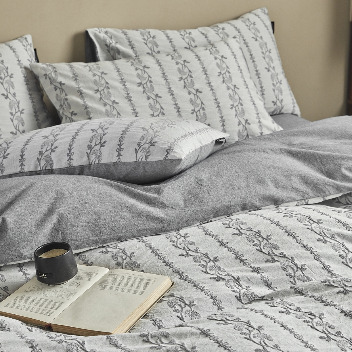 91家纺网 家纺一手货源 找家纺 沐珩家纺 2026新款40s精梳厚织水洗提花厚织提花麻感水洗全棉四件套（风格一） 茉白-麻蓝