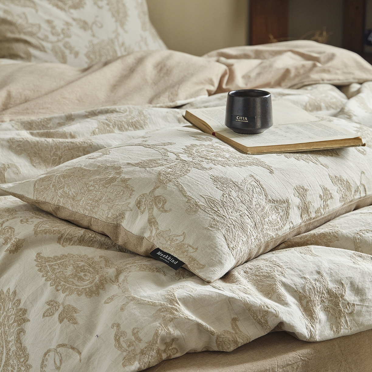 91家纺网 家纺一手货源 找家纺 沐珩家纺 2026新款40s精梳厚织水洗提花厚织提花麻感水洗全棉四件套（风格一） 奈予-驼麻