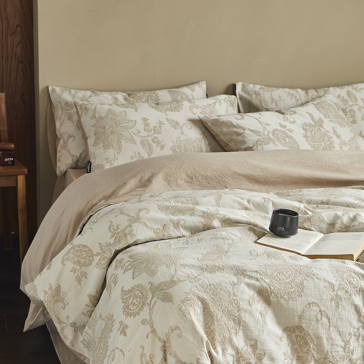 91家纺网 家纺一手货源 找家纺 沐珩家纺 2026新款40s精梳厚织水洗提花厚织提花麻感水洗全棉四件套（风格一） 奈予-驼麻