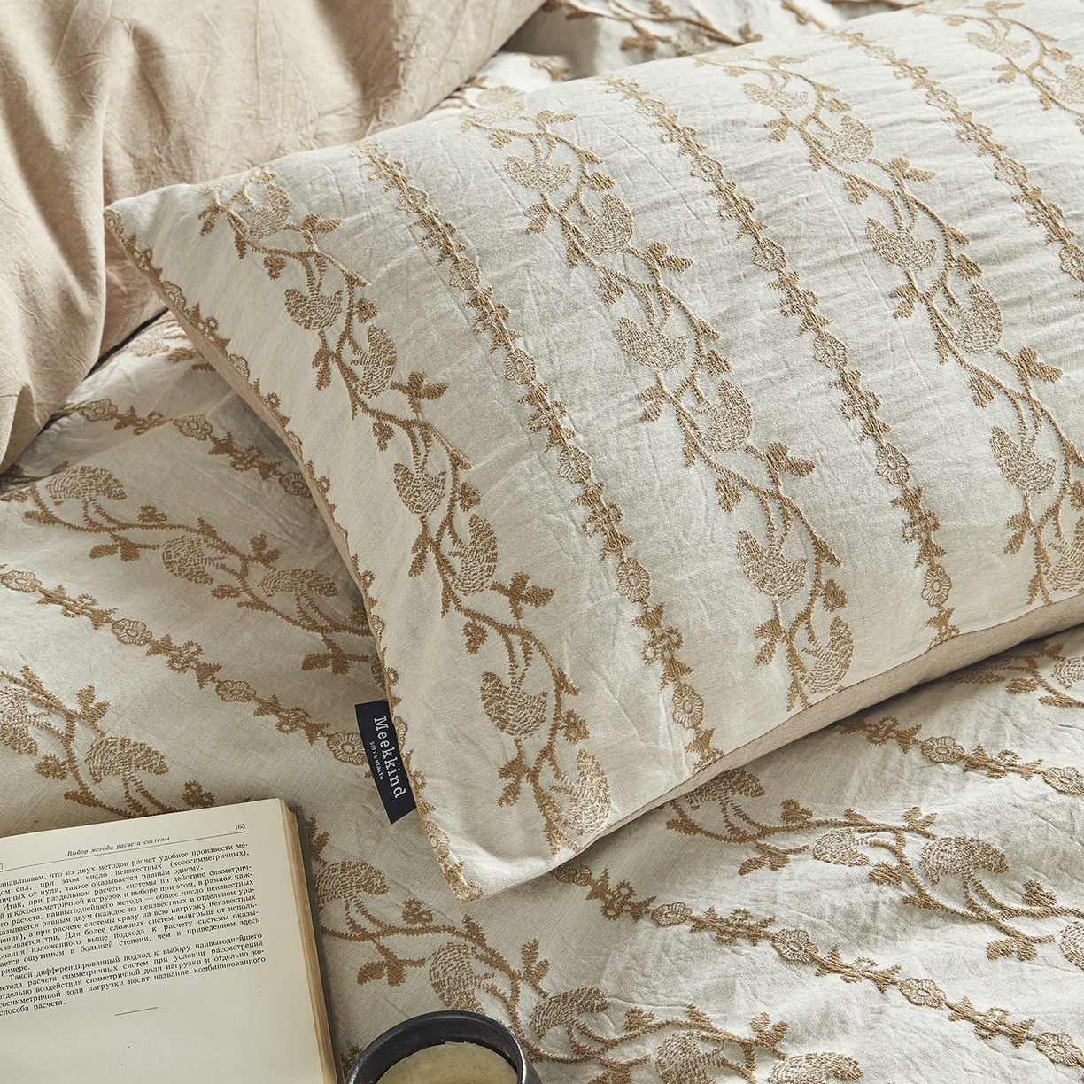 91家纺网 家纺一手货源 找家纺 沐珩家纺 2026新款40s精梳厚织水洗提花厚织提花麻感水洗全棉四件套（风格一） 茉白-麻咖