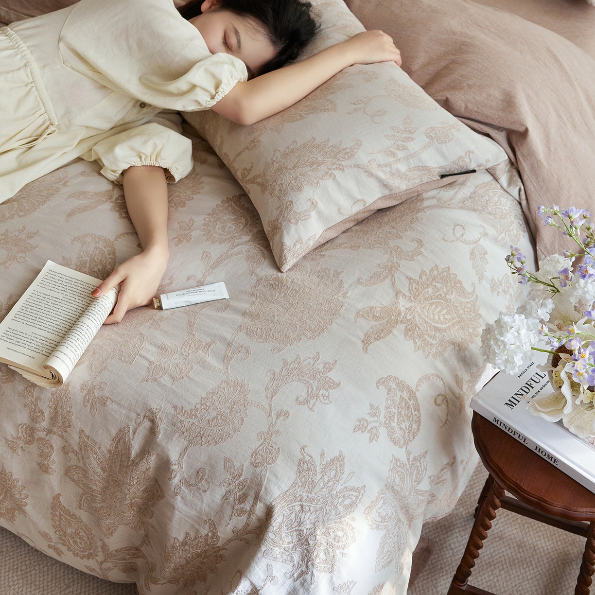 91家纺网 家纺一手货源 找家纺 沐珩家纺 2026新款40s精梳厚织提花麻感水洗全棉四件套（风格二） 奈予-驼麻