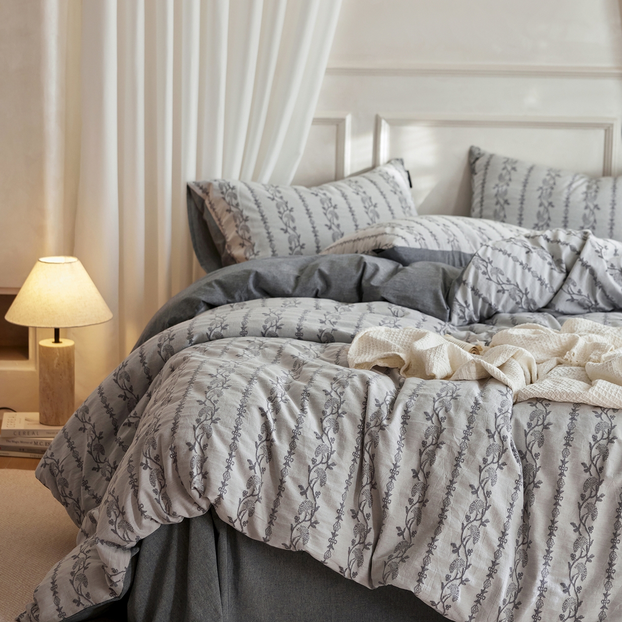 91家纺网 家纺一手货源 找家纺 沐珩家纺 2026新款40s精梳厚织提花麻感水洗全棉四件套（风格二） 茉白-麻蓝