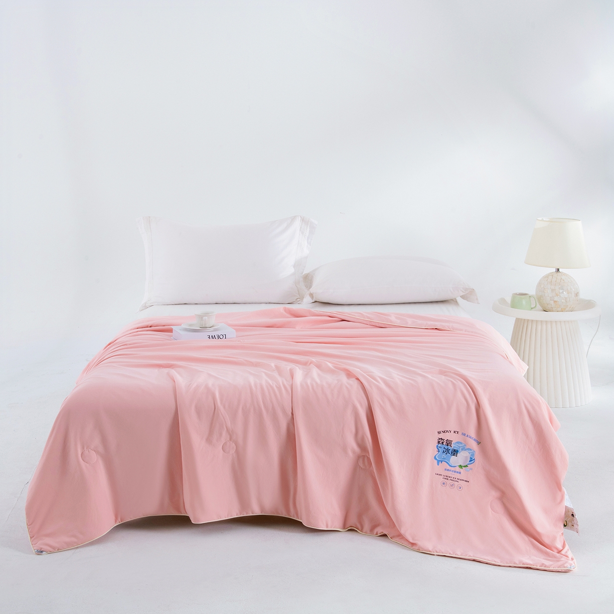 91家纺网 家纺一手货源 找家纺 欣宜家纺 2026春夏新款冰氧桑蚕丝空调被夏凉被学生被蚕蛹蛋白被子被芯外贸跨境夏凉被空调被 奶油粉