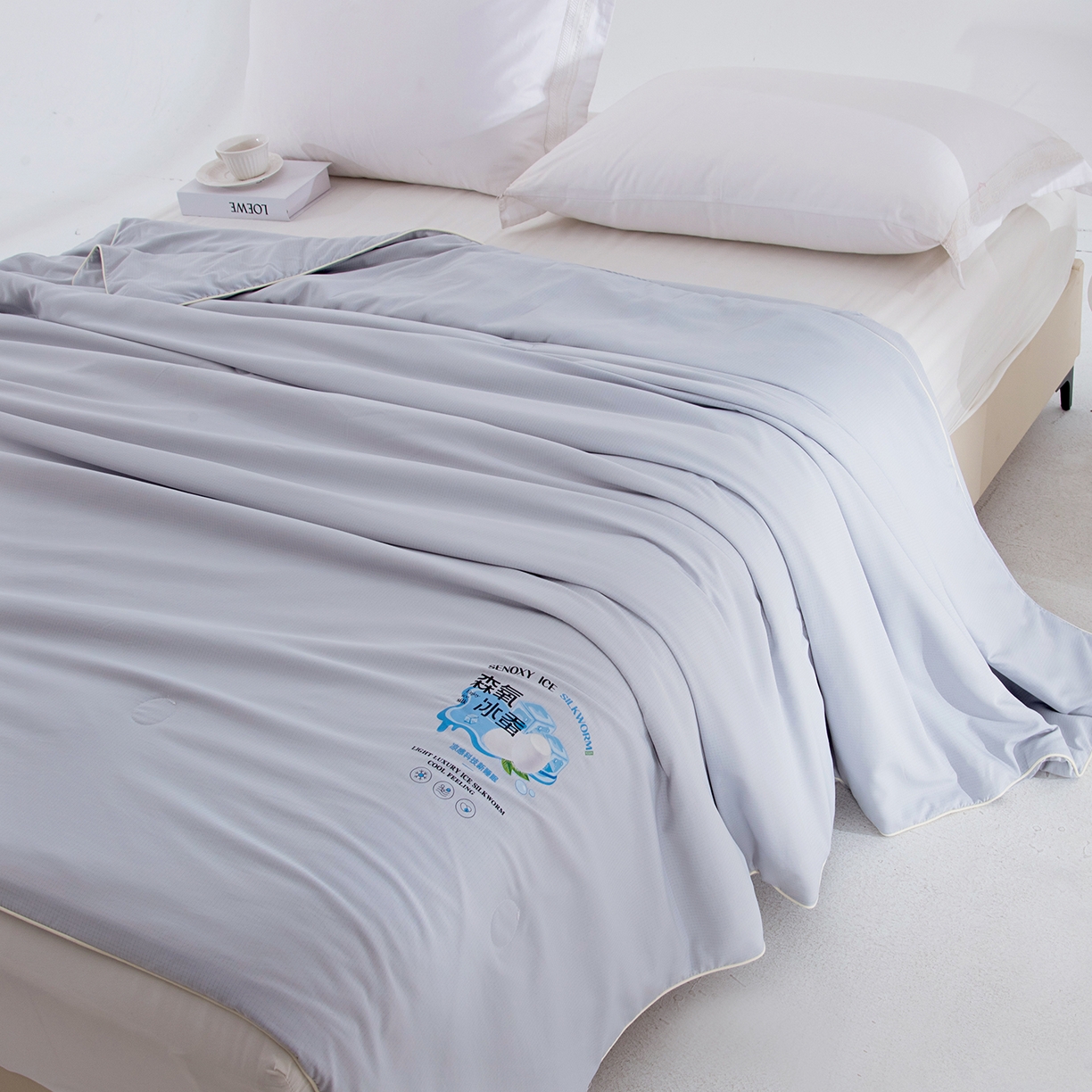 91家纺网 家纺一手货源 找家纺 欣宜家纺 2026春夏新款冰氧桑蚕丝空调被夏凉被学生被蚕蛹蛋白被子被芯外贸跨境夏凉被空调被 奶油灰
