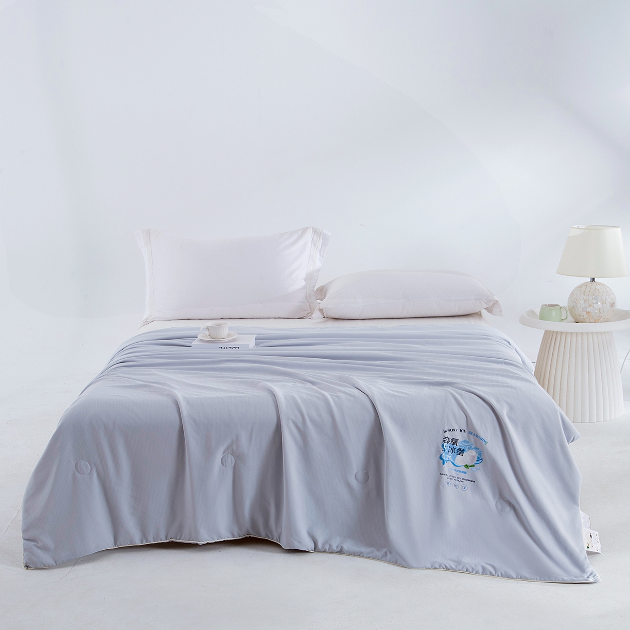 91家纺网 家纺一手货源 找家纺 欣宜家纺 2026春夏新款冰氧桑蚕丝空调被夏凉被学生被蚕蛹蛋白被子被芯外贸跨境夏凉被空调被 奶油灰