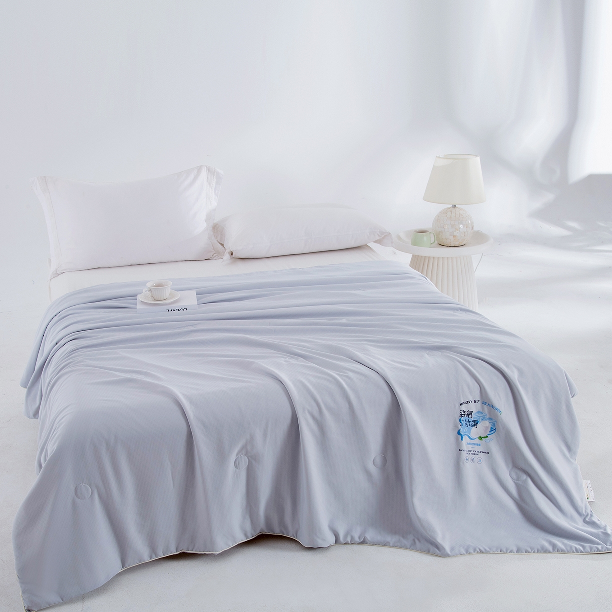 91家纺网 家纺一手货源 找家纺 欣宜家纺 2026春夏新款冰氧桑蚕丝空调被夏凉被学生被蚕蛹蛋白被子被芯外贸跨境夏凉被空调被 奶油灰