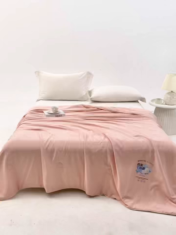 91家纺网 家纺一手货源 找家纺 欣宜家纺 2026春夏新款冰氧桑蚕丝空调被夏凉被学生被蚕蛹蛋白被子被芯外贸跨境夏凉被空调被 奶油粉