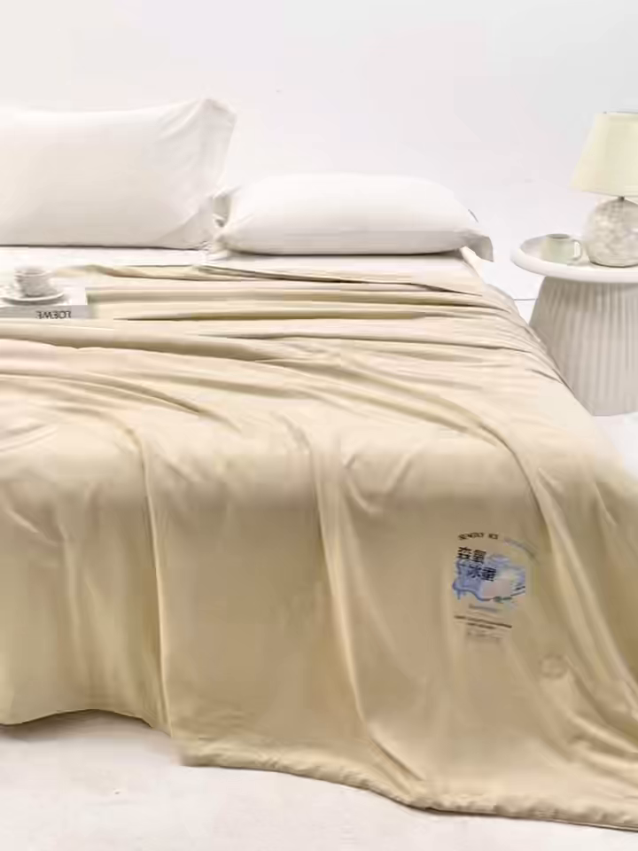 91家纺网 家纺一手货源 找家纺 欣宜家纺 2026春夏新款冰氧桑蚕丝空调被夏凉被学生被蚕蛹蛋白被子被芯外贸跨境夏凉被空调被 奶油黄