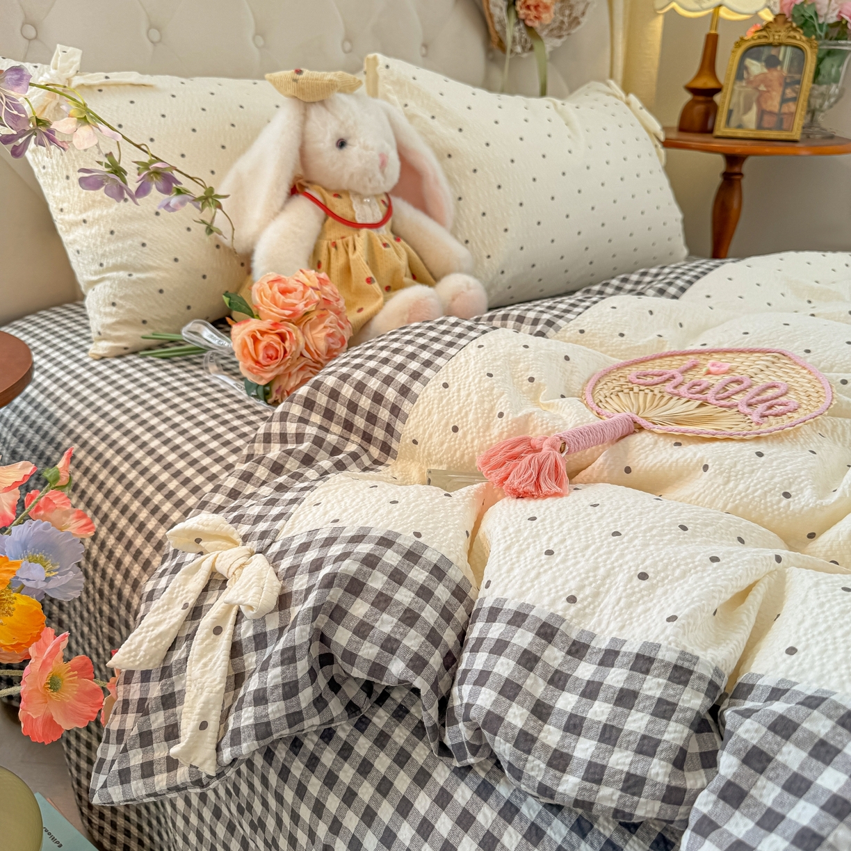 91家纺网 家纺一手货源 找家纺 子钦家纺 2026春夏新款提花泡芙棉蝴蝶结拼角工艺床单床笠四件套-缪斯之恋 缪斯之恋-奶灰波点