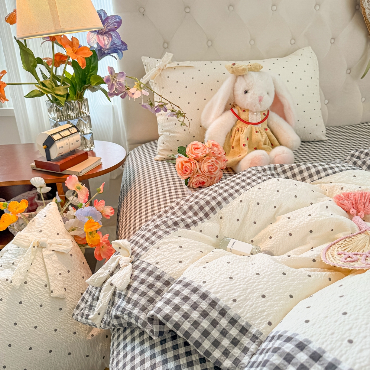 91家纺网 家纺一手货源 找家纺 子钦家纺 2026春夏新款提花泡芙棉蝴蝶结拼角工艺床单床笠四件套-缪斯之恋 缪斯之恋-奶灰波点