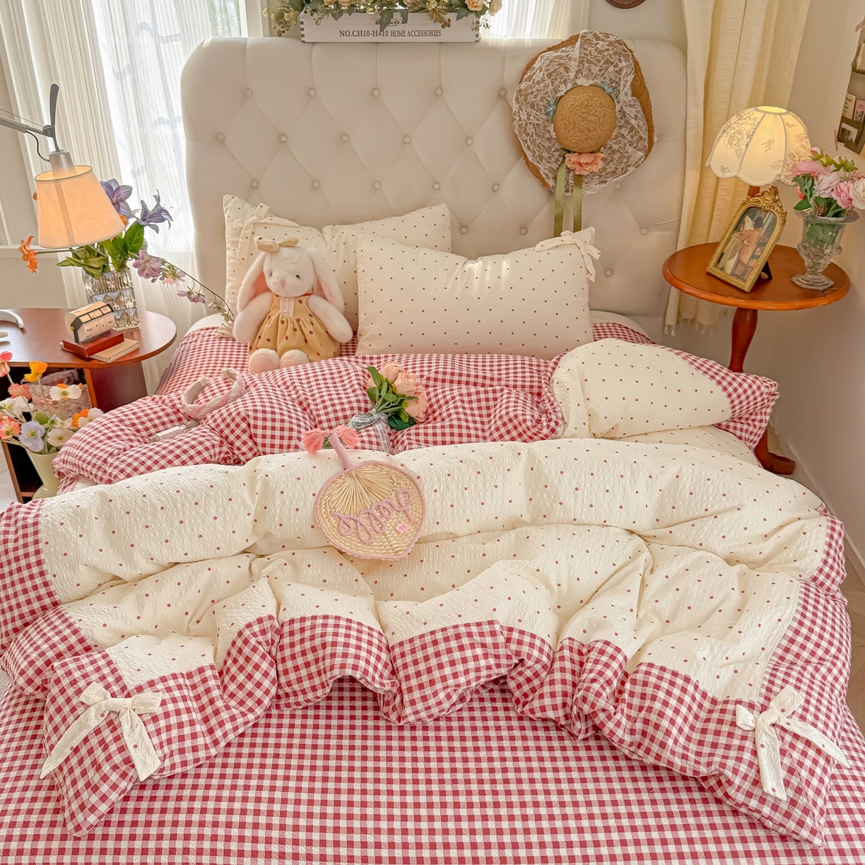 91家纺网 家纺一手货源 找家纺 子钦家纺 2026春夏新款提花泡芙棉蝴蝶结拼角工艺床单床笠四件套-缪斯之恋 缪斯之恋-奶红波点