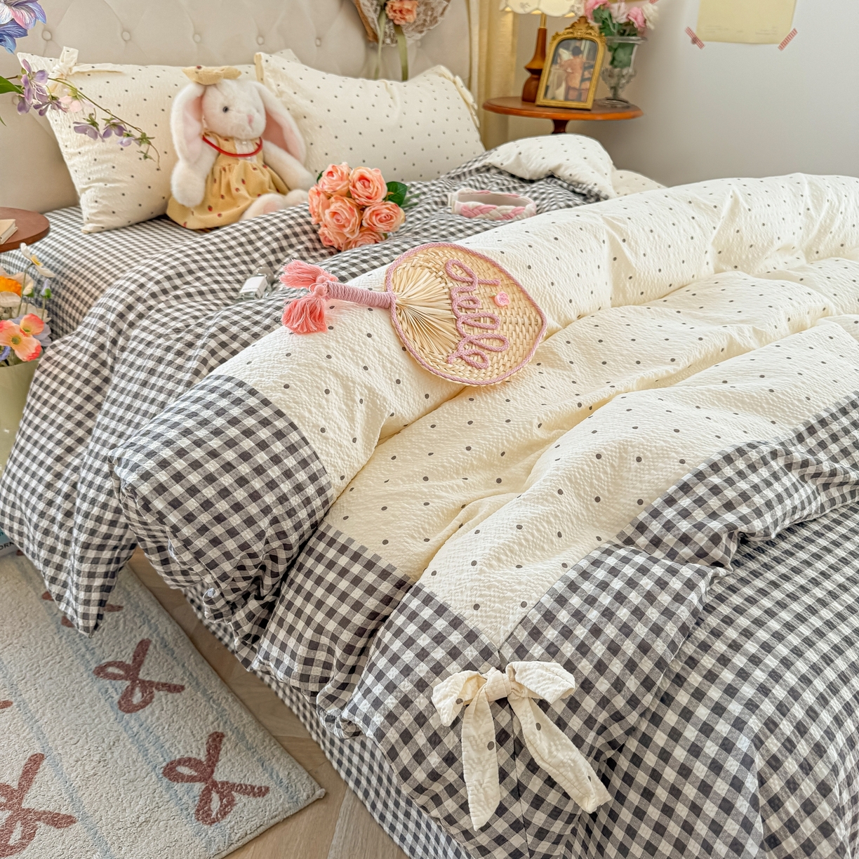 91家纺网 家纺一手货源 找家纺 子钦家纺 2026春夏新款提花泡芙棉蝴蝶结拼角工艺床单床笠四件套-缪斯之恋 缪斯之恋-奶灰波点