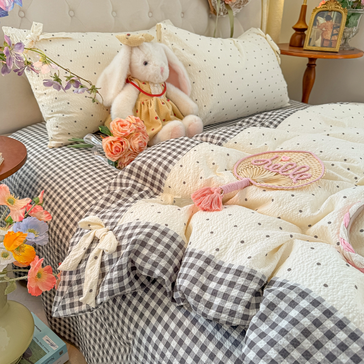 91家纺网 家纺一手货源 找家纺 子钦家纺 2026春夏新款提花泡芙棉蝴蝶结拼角工艺床单床笠四件套-缪斯之恋 缪斯之恋-奶灰波点