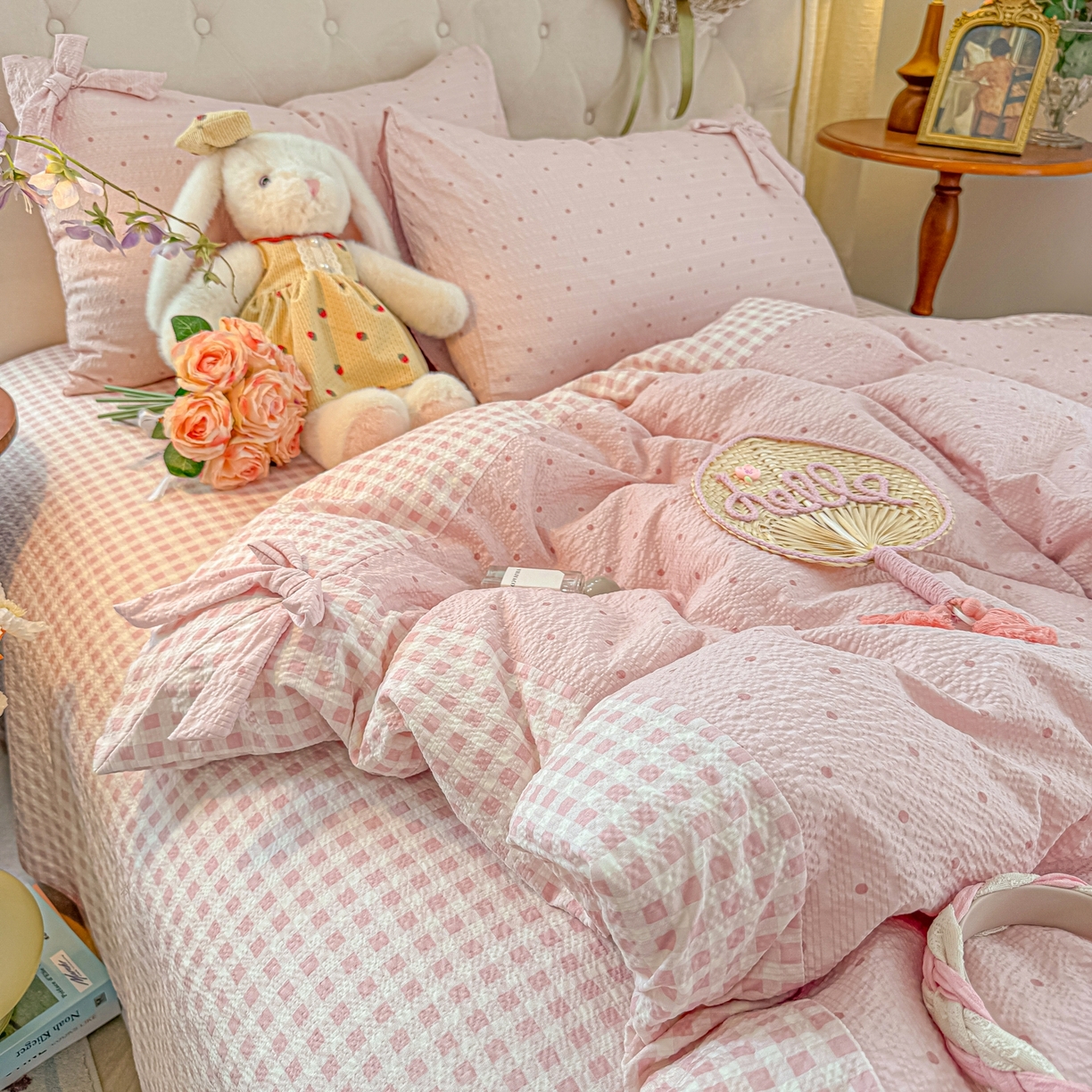 91家纺网 家纺一手货源 找家纺 子钦家纺 2026春夏新款提花泡芙棉蝴蝶结拼角工艺床单床笠四件套-缪斯之恋 缪斯之恋-奶粉波点